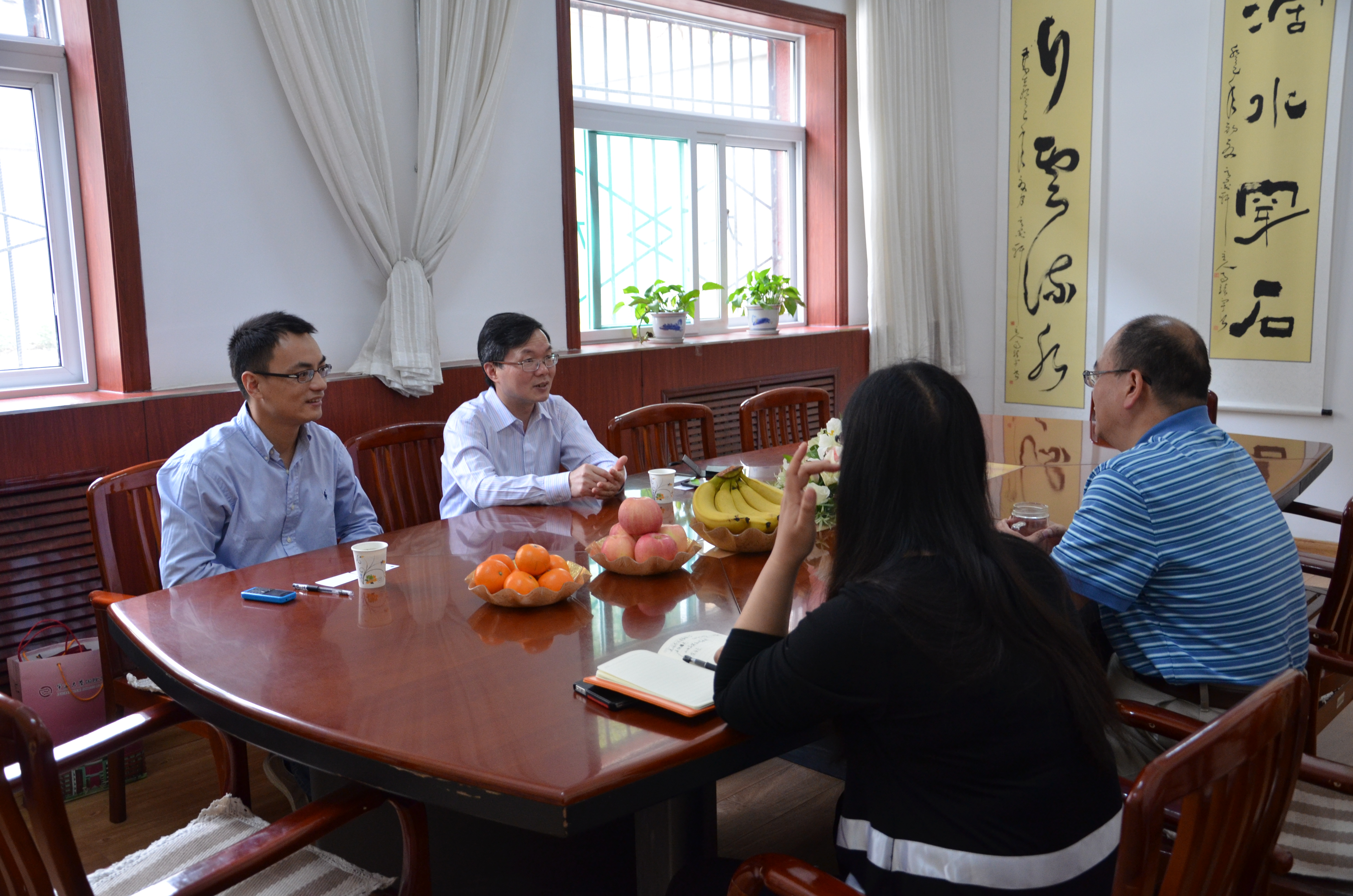 会上,郑春龙书记介绍了本次调研的主要目的及宁波大学国际交流学院的